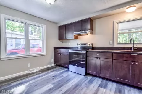 334 E 238th St, Euclid, OH 44123 photo 9