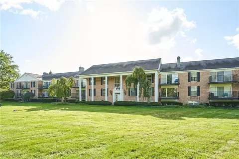 77 Atterbury Blvd #209, Hudson, OH 44236