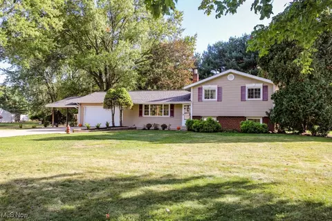 4852 Lovers Ln, Ravenna, OH 44266
