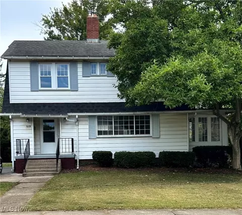 517 Oak Knoll Ave SE, Warren, OH 44483