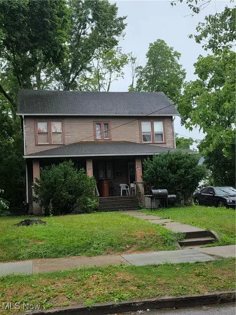 888 Peckham St, Akron, OH 44320