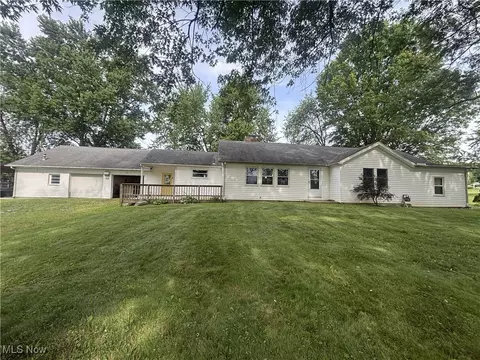 2878 Fairfield School Rd, Columbiana, OH 44408