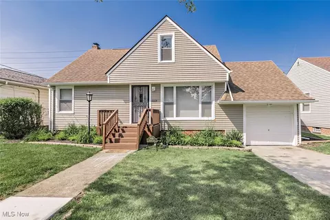 16816 Gerard Ave, Maple Heights, OH 44137