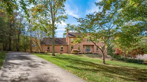 1736 Forest Hills Cir, Zanesville, OH 43701