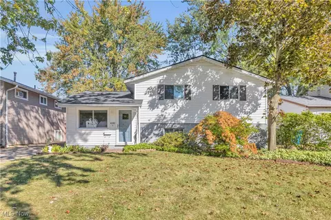 4283 Holl Ave, Sheffield Lake, OH 44054