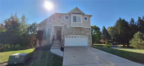 26736 Rue Saint Anne Ct, Warrensville Heights, OH 44128
