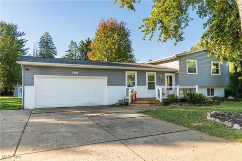 8176 Staten Cir NW, North Canton, OH 44720