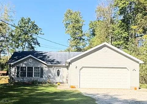 2073 S Park Ln, Roaming Shores, OH 44084