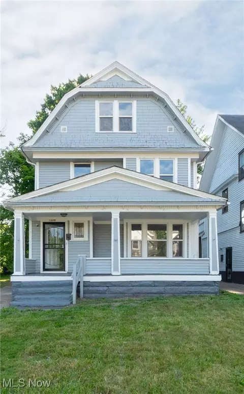 1229 Melbourne Rd, East Cleveland, OH 44112