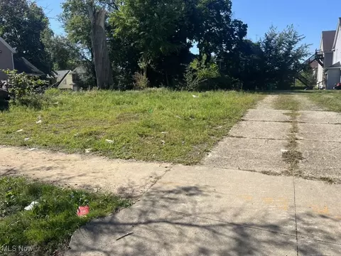 478 Sumner St, Akron, OH 44304