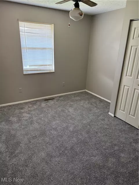 302 57th St, Vienna, WV 26105 photo 4