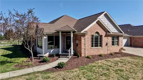 1241 Saint Abigail St SW, Hartville, OH 44632