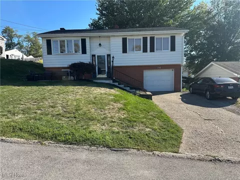 210 N Avalon Dr, Wintersville, OH 43953