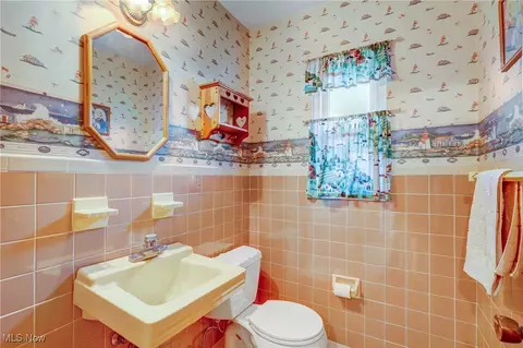 1682 E Parkhaven Dr, Seven Hills, OH 44131 photo 22