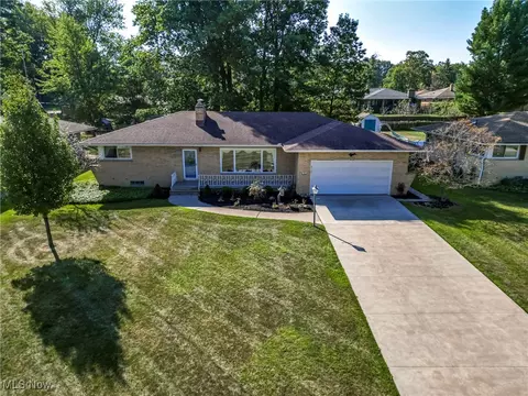 1682 E Parkhaven Dr, Seven Hills, OH 44131 photo 4