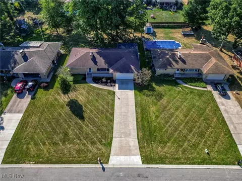 1682 E Parkhaven Dr, Seven Hills, OH 44131 photo 3