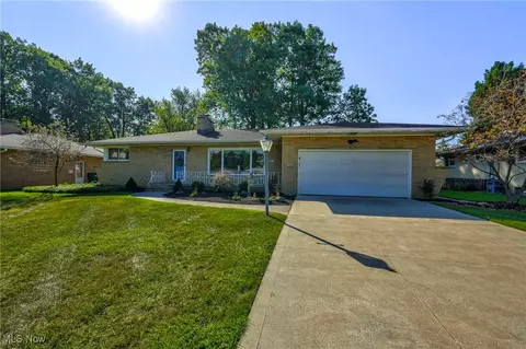 1682 E Parkhaven Dr, Seven Hills, OH 44131 photo 5