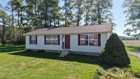 592 School St, Tuscarawas, OH 44682