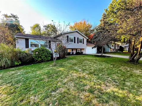 4350 Sunnyview Dr, Uniontown, OH 44685