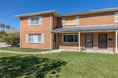 4871 Banbury Ct, Warrensville Heights, OH 44128