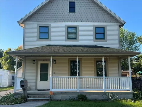 1960 E 33rd St, Lorain, OH 44055