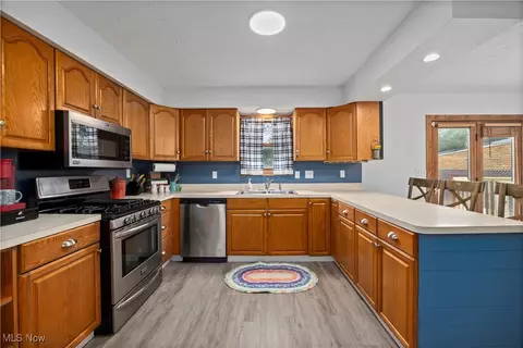 Kitchen - 1960 E 33rd St, Lorain, OH 44055 photo 1 of 2