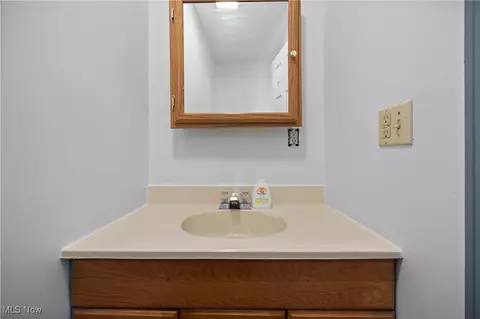 Bath - 1960 E 33rd St, Lorain, OH 44055 photo 1 of 3