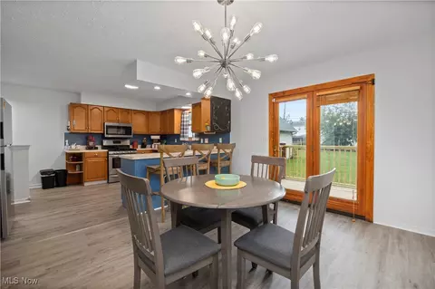 Dining - 1960 E 33rd St, Lorain, OH 44055 photo 3 of 4