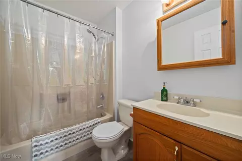 Bath - 1960 E 33rd St, Lorain, OH 44055 photo 3 of 3