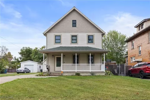 Exterior - 1960 E 33rd St, Lorain, OH 44055 photo 5 of 6