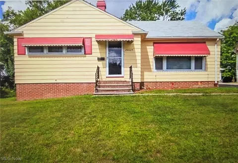 20625 Centuryway Rd, Maple Heights, OH 44137