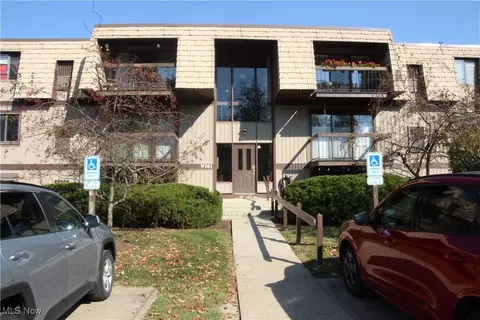 9761 Sunrise Blvd, North Royalton, OH 44133