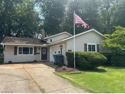 4505 Oak Cir, North Olmsted, OH 44070