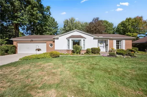 1883 Larchmont Rd, Akron, OH 44313