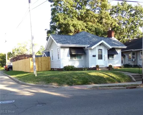 2220 Harrisburg Rd NE, Canton, OH 44705