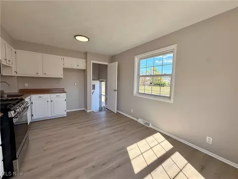 1693 E 32nd St, Lorain, OH 44055 photo 5