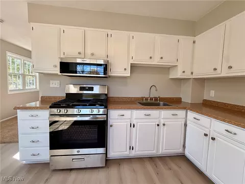 1693 E 32nd St, Lorain, OH 44055 photo 3