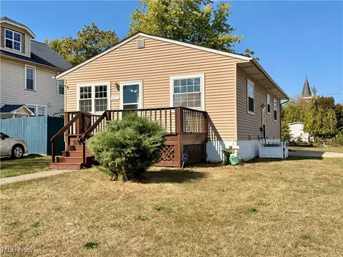 1693 E 32nd St, Lorain, OH 44055 photo 2