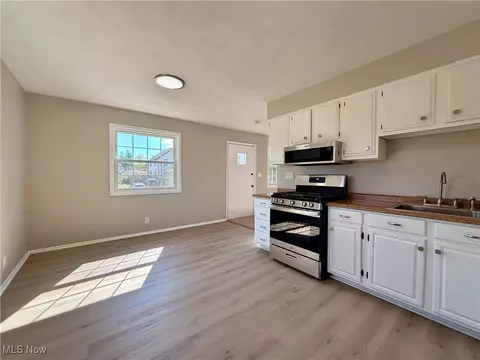 1693 E 32nd St, Lorain, OH 44055 photo 4