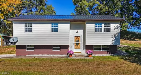 964 Nine Mile Rd, Saint Marys, WV 26170