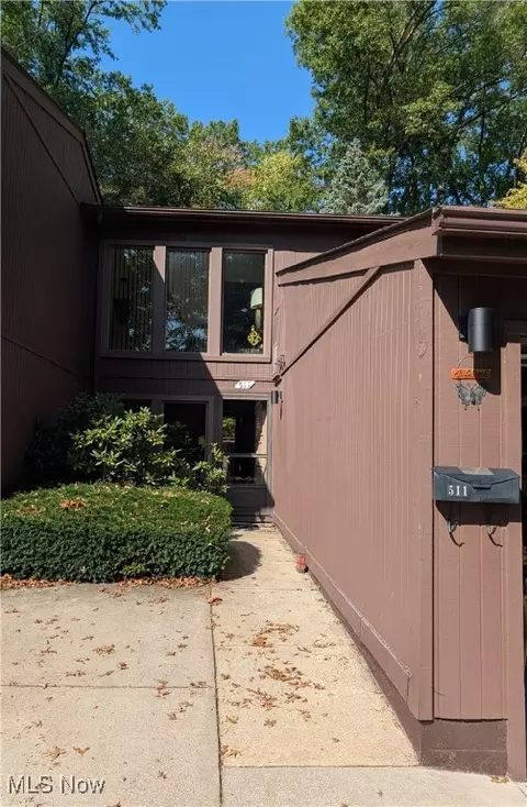 5560 Barton Rd #511, North Olmsted, OH 44070