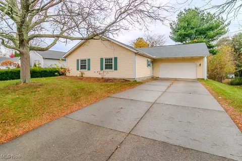321 Parkway Blvd, Madison, OH 44057