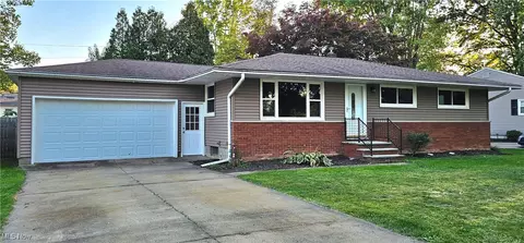 1208 Westshore Dr, Ashtabula, OH 44004