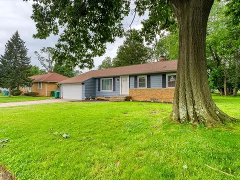 Exterior - 5265 Bellview St, Maple Heights, OH 44137 photo 2 of 5