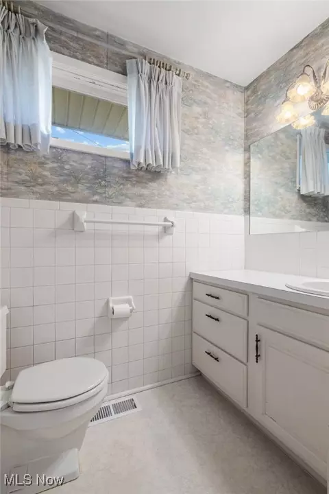 Bath - 3038 20th St NW, Canton, OH 44708 photo 1 of 2