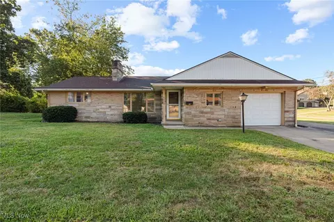 3038 20th St NW, Canton, OH 44708