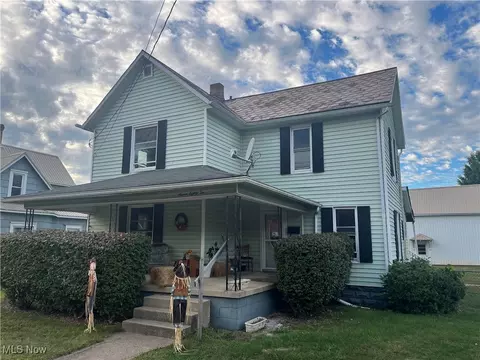 782 E State St, Newcomerstown, OH 43832