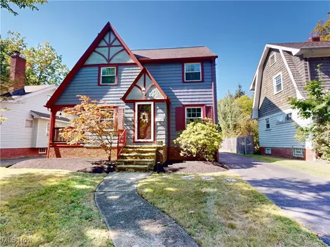 1136 Erieview Rd, Cleveland Heights, OH 44121