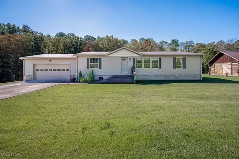 556 Little Kanawha Pkwy, Elizabeth, WV 26143