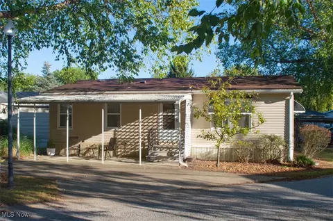 8 Birch Ln, Olmsted Falls, OH 44138